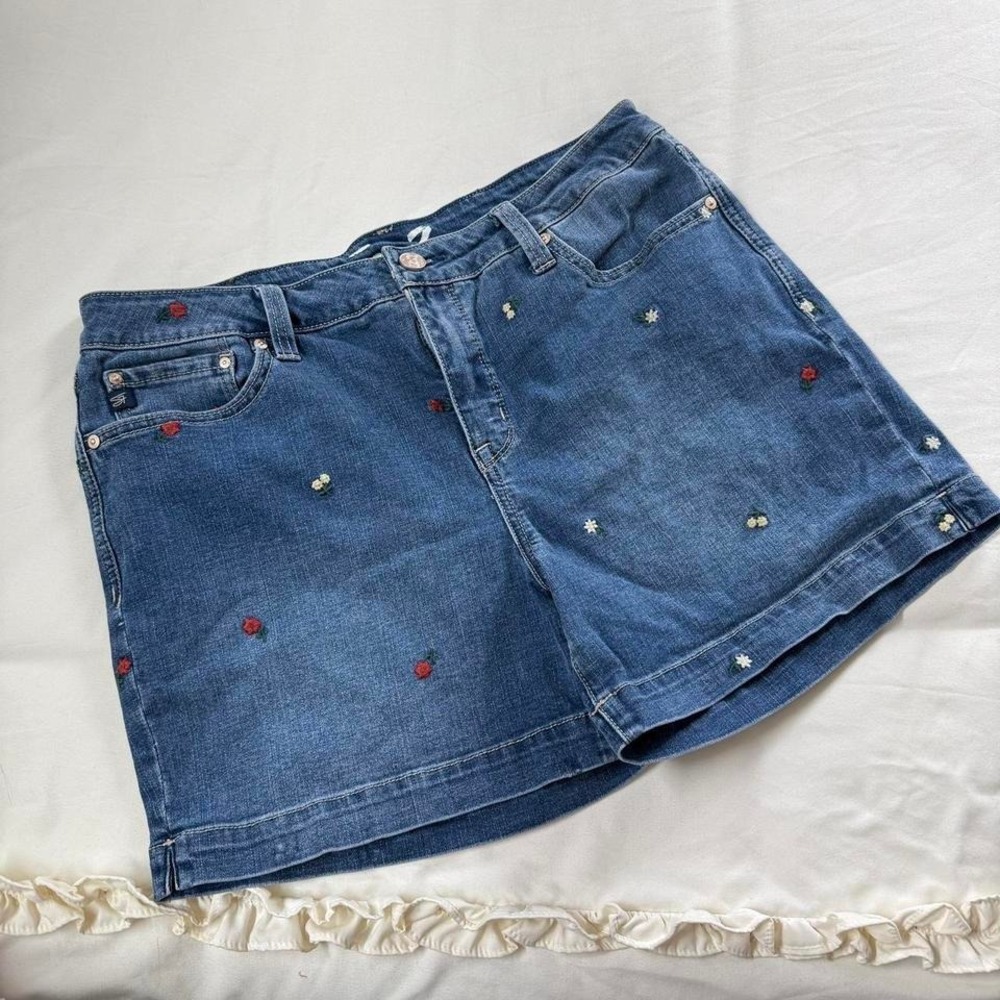 embroidered jean shorts  Seven7‎ embroidered jean shorts size 12